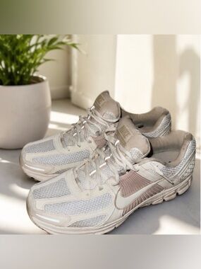 Nike Vomero 5 Women’s Size 13 / Men’s Size 11.5 (Preowned)